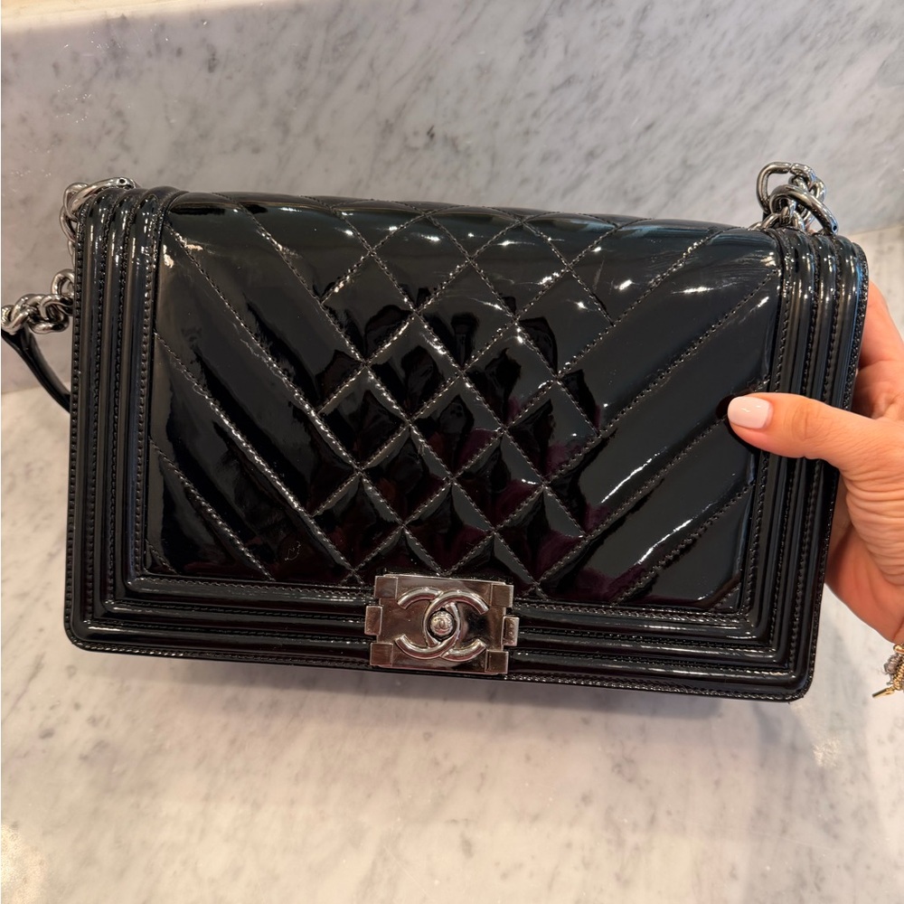 Chic Black Quilted Handbag